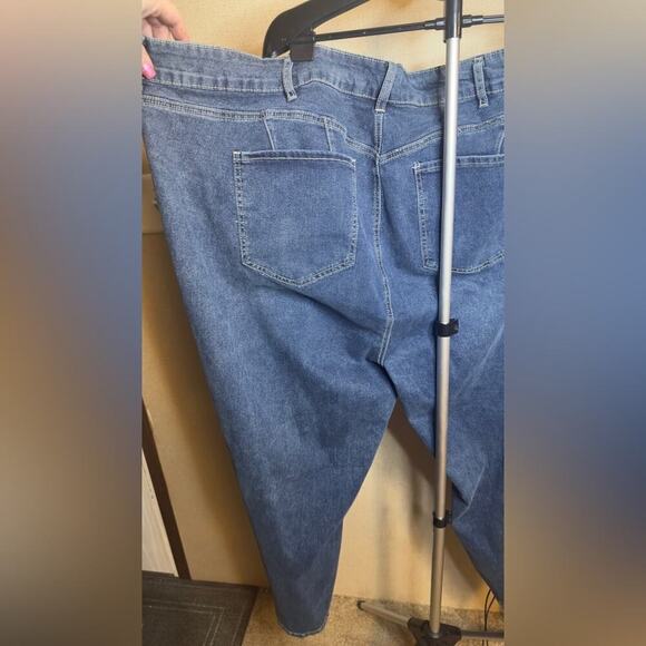 Size 28 Bloomchic Straight Leg Very Stretchy High Rise Medium Wash Jeans - Picture 6 of 6